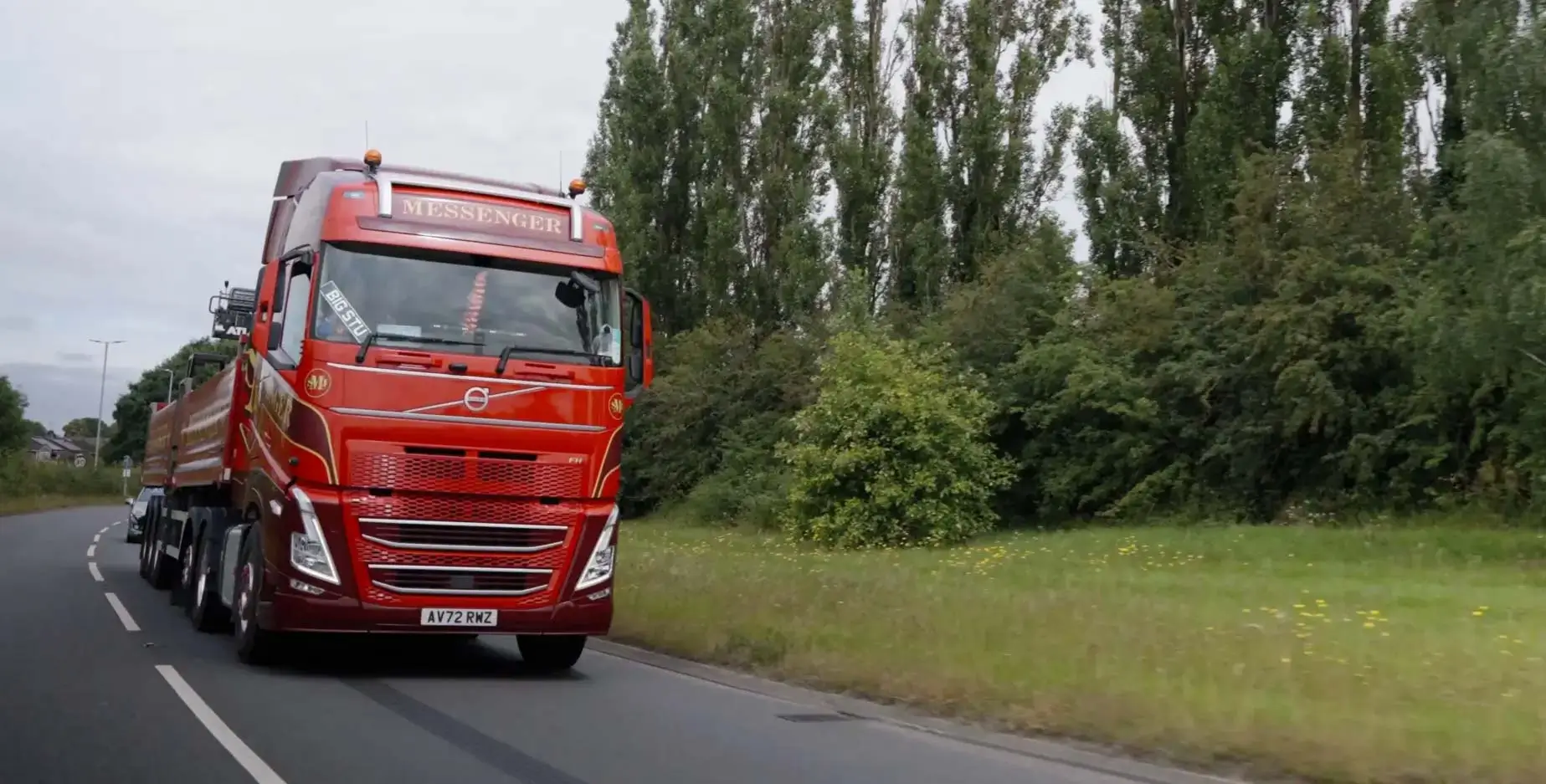 SJ Messenger truck on the road